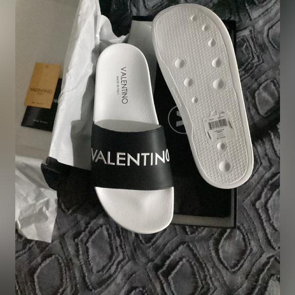 Authentic Valentino Logo leather Slides Black&White size 9 - Picture 5 of 5